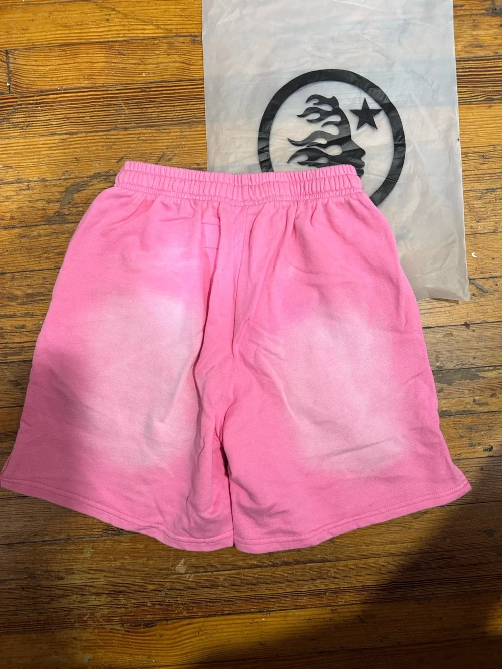 Pink hellstar short brand new with tags and bag and the NFC SCAN WORKS!! Size M